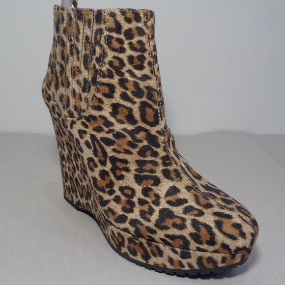 BCBG BCBGeneration Size 5.5 M VANCE Leopard Print Wedge Boots New Women's Shoes - Picture 4 of 13